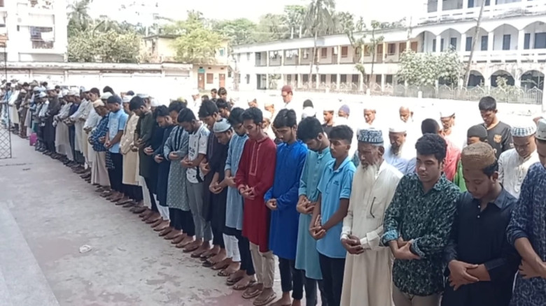 ঝালকাঠিতে আছিয়ার গায়েবানা জানাজা অনুষ্ঠিত...