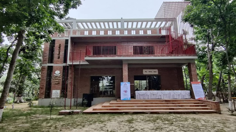 পাবনা বেড়া উপজেলা প্রত্যন্ত গ্ৰামে  আলো ছড়াচ্ছে ...