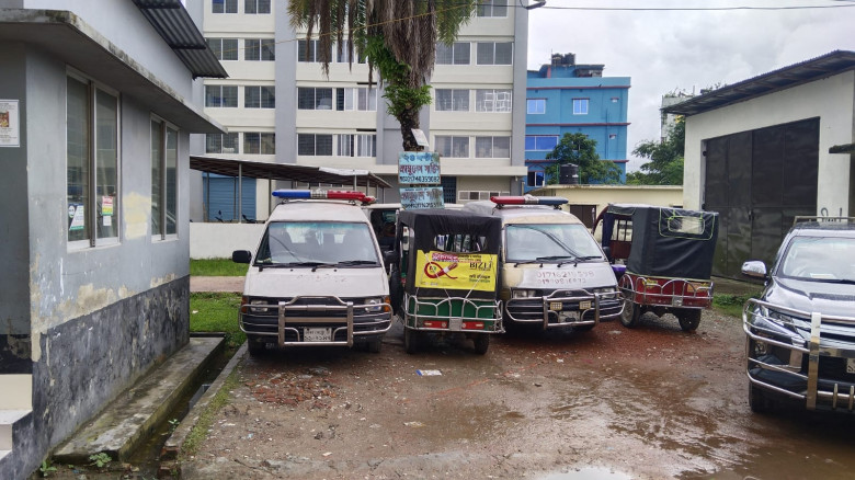 ঝালকাঠি সদর হাসপাতালে প্রসাসনিক গাফিলতিতে ৯ দিন ধর...