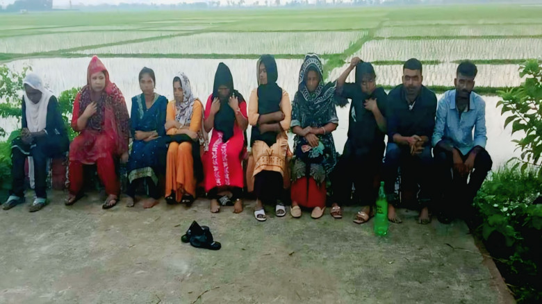 ‎নওগাঁর ধামইরহাট সীমান্তে ১০ বাংলাদেশিকে পুশ ইন ‎...