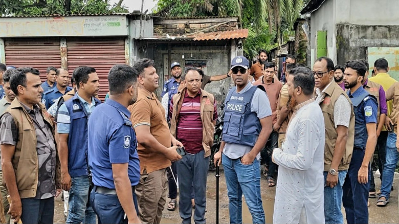 ময়মনসিংহে পুলিশের ওপর হামলা: ঝগড়ার আড়ালে অন্য ক...