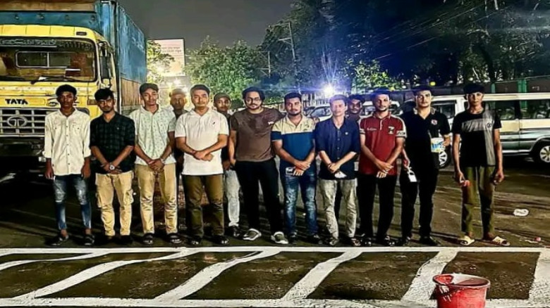 বেনাপোলে স্পিডব্রেকারে সাদা রঙ, দুর্ঘটনা রোধে উদ্য...