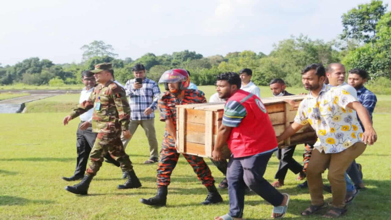 সাজেক সড়ক দুর্ঘটনায় নিহত শিক্ষার্থীর মরদেহ হেলিকপ্...