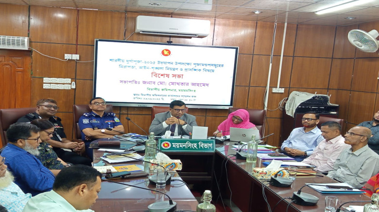 দুর্গা উৎসবে নিরাপত্তার অঙ্গীকার বিভাগীয় কমিশনারের...