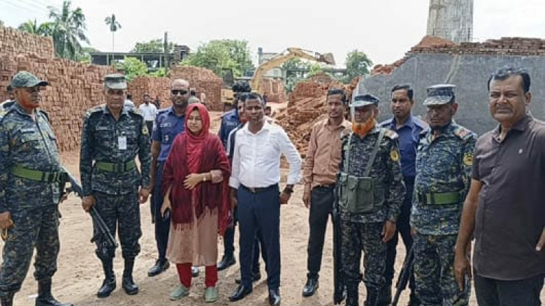 ঝিনাইদহে তিনটি ইটভাটা গুড়িয়ে দিল পরিবেশ অধিদপ্তর...