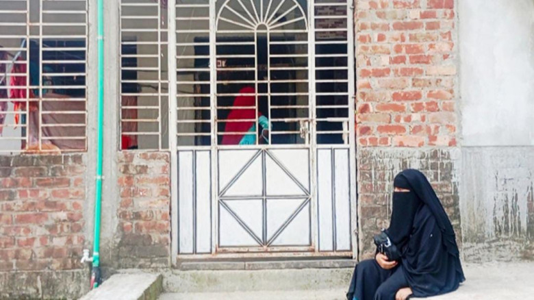 বরযাত্রার আগেই ‘প্রথম স্ত্রীর’ হাতে আটক ছাত্রলীগ ন...