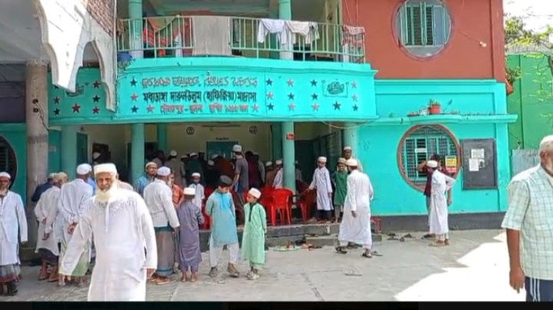 মধ্যডাঙ্গা মাদ্রাসার ওয়াজ মাহফিল নিয়ে মতবিরোধ, গ...