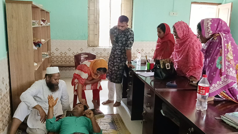 কালীগঞ্জে প্রাথমিক শিক্ষককে বেধড়ক পেটালেন  স্বেচ্ছ...