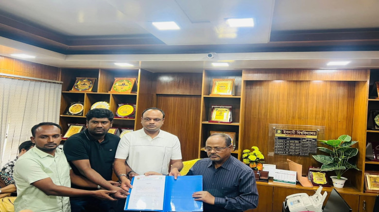 কুষ্টিয়া-ঝিনাইদহ মহাসড়ক সংস্কার ও উন্নত পরিবহন সেবার দাবিতে ইবি ছাত্রদলের স্মারকলিপি