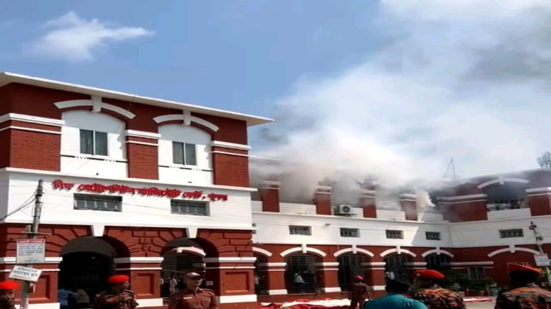 খুলনা জেলা প্রশাসক কার্যালয়ে ফায়ার সার্ভিসের অগ্নি...