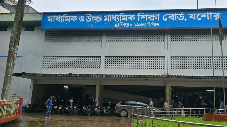 এইচএসসি ফলাফলে যশোর বোর্ডে দ্বিতীয় স্থানে খুলনা জে...