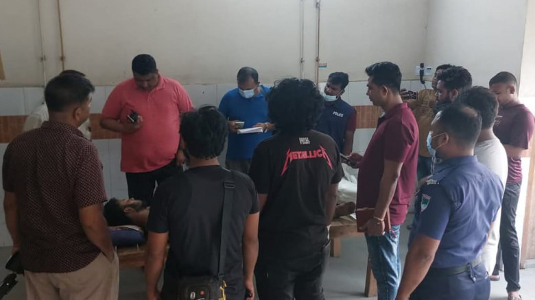 চুয়াডাঙ্গায় রেস্টুরেন্টের দরজা ভেঙ্গে মিলল বাবুর্চ...