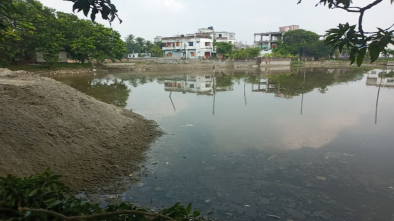 রাজশাহী শহরে প্রশাসন ম্যানেজ করেই চলছে পুকুর ভরাট...