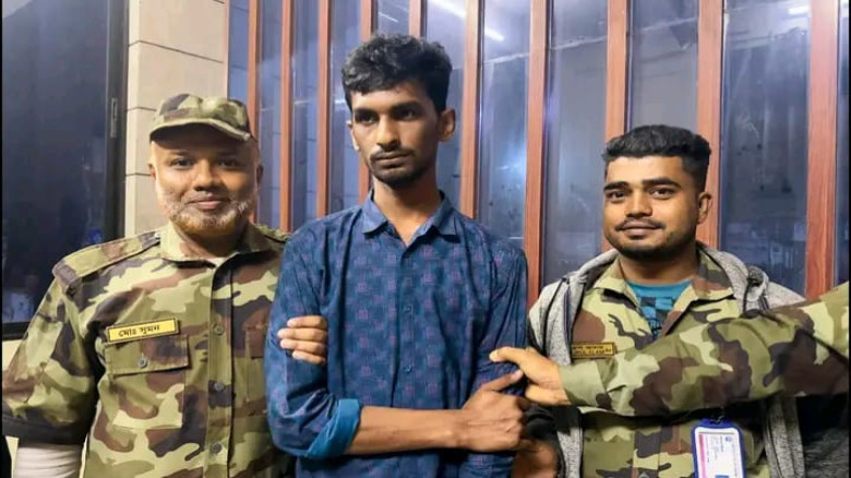 চট্টগ্রাম বিশ্ববিদ্যালয়ে এক ভুয়া শিক্ষার্থী আটক...