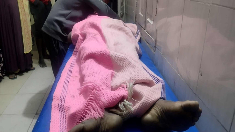 মোহনপুরে পুকুর খননে বাধা দেওয়ায় ভেকুর নিচে ফেলে যুবককে হত্যা