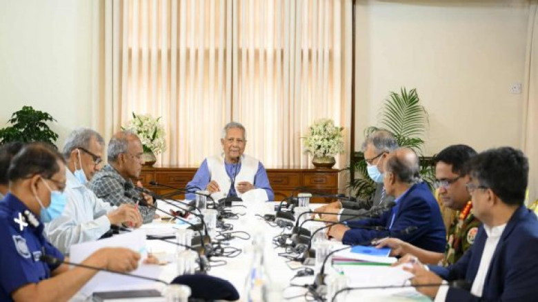 আইনশৃঙ্খলা স্বাভাবিক রাখার নির্দেশ প্রধান উপদেষ্টা...