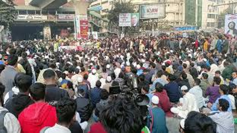 ‘আমরা সবাই হাদি হবো’ স্লোগানে শাহবাগ উত্তাল...