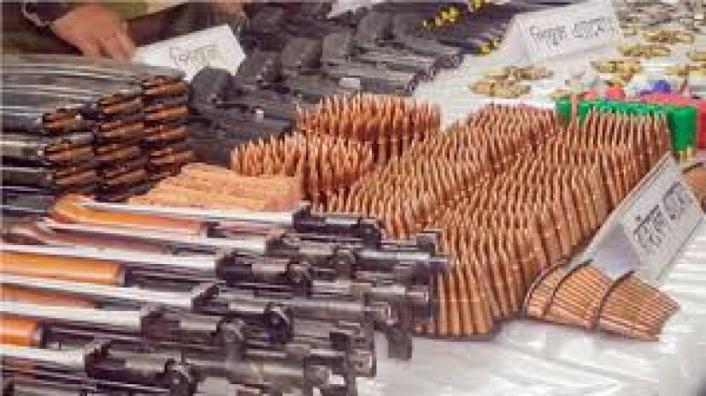 পুলিশের লুণ্ঠিত অস্ত্রের তথ্য দিলে ৫ লাখ টাকা পুরস...